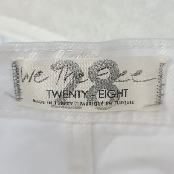 *NWT* WE THE FREE Tapered Baggy Boyfriend Distressed Jeans Chalk White, size 28 - Picture 9 of 10